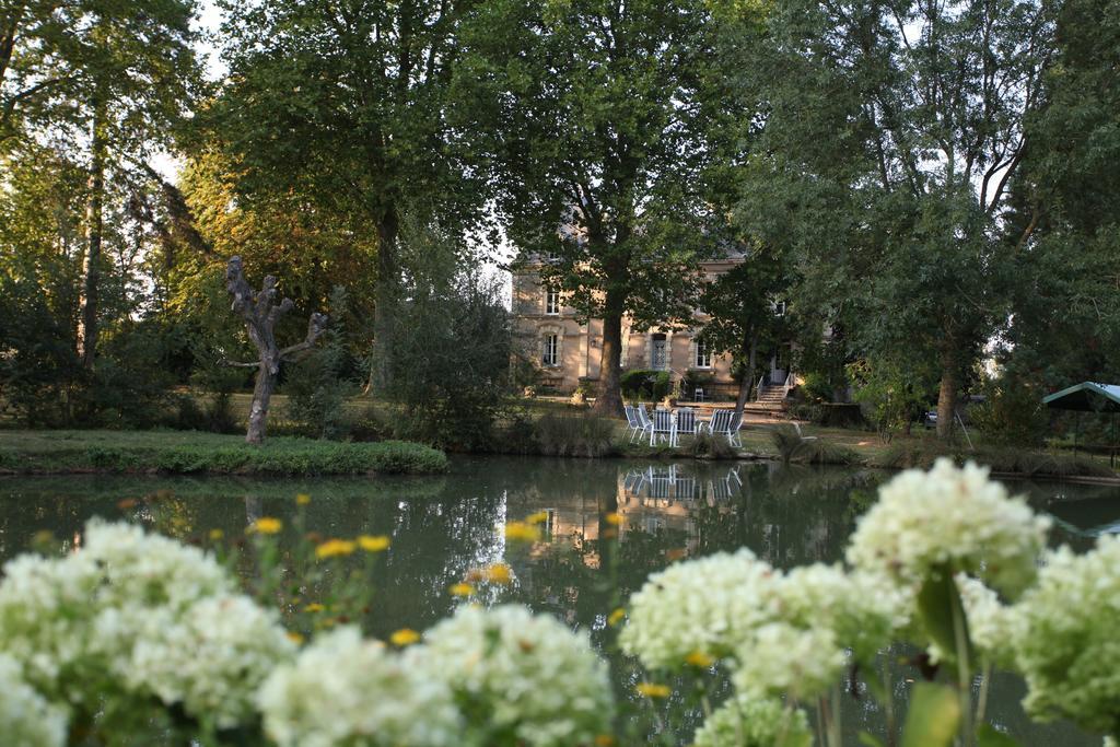 לינה וארוחת בוקר Tigné Chateau Du Beugnon מראה חיצוני תמונה
